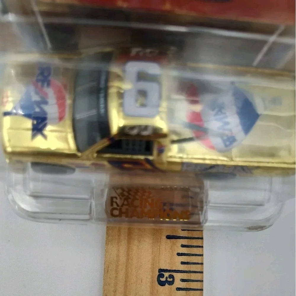 Racing‎ Champions 1998 NASCAR Gold Re/Max VERY UNCOMMON SEE B11.1Gu327